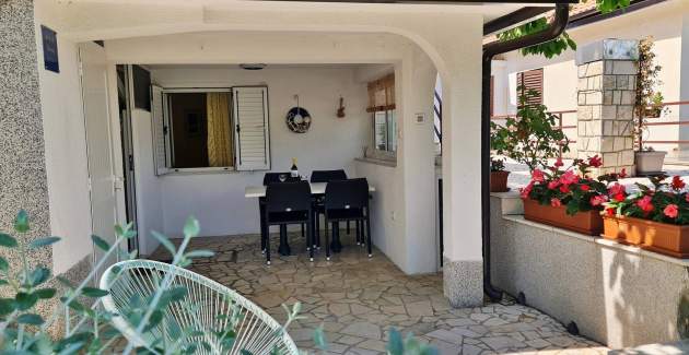 Apartment Beakovic – 40 m from the Sea