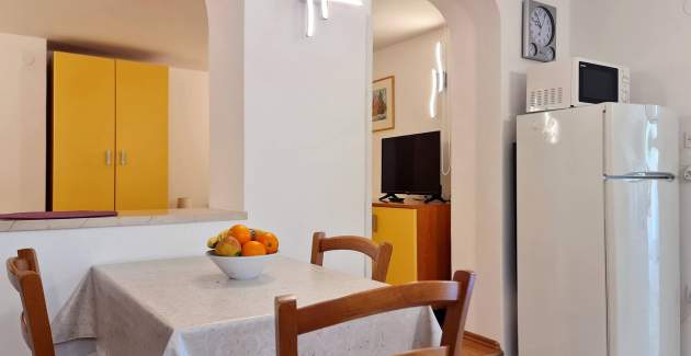 Apartment Beakovic – 40 m from the Sea