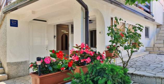 Apartment Beakovic – 40 m from the Sea