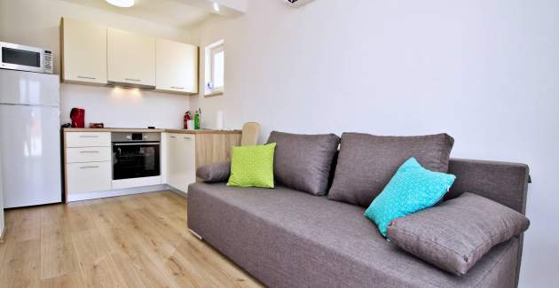 Apartment Ivo 2 – Sea View, Near Beach