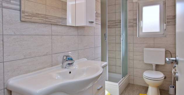 Apartment Ivo 2 – Sea View, Near Beach