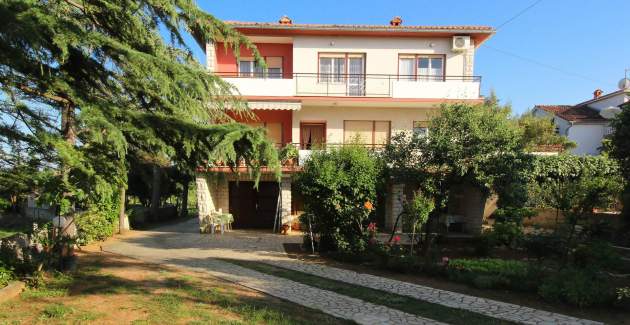 Apartment Jakominic – 400 m from the Sea