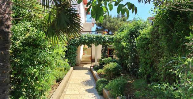 Apartment Jakominic – 400 m from the Sea