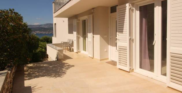 Apartment Kristijan – Seafront & Sea View