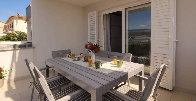 Apartment Kristijan – Seafront & Sea View