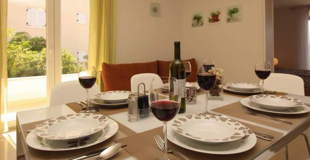 Apartment Kristijan – Seafront & Sea View