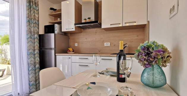 Seafront Studio Apartment Kristijan More