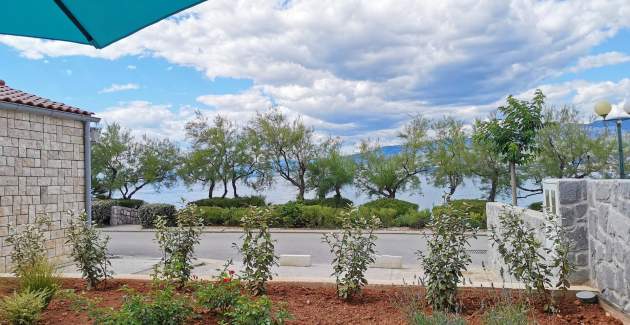 Seafront Studio Apartment Kristijan More