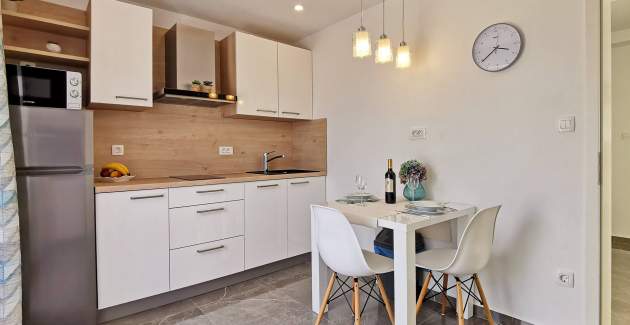 Seafront Studio Apartment Kristijan More