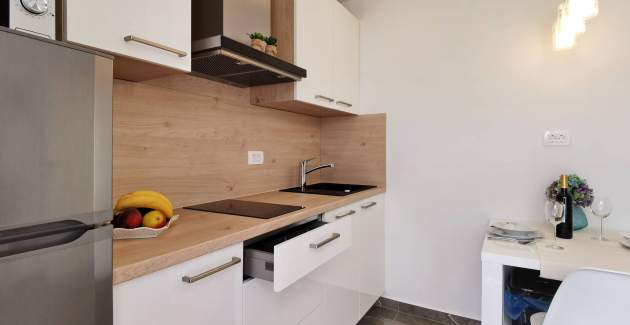 Seafront Studio Apartment Kristijan More
