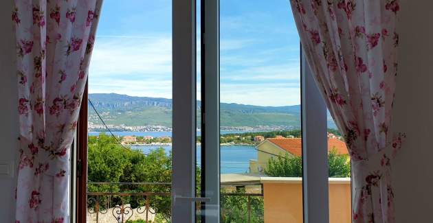 Apartment Rebeka 2 – 160 m from Sea, Balcony