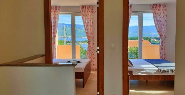 Apartment Rebeka 2 – 160 m from Sea, Balcony