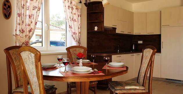 Apartment Rebeka 2 – 160 m from Sea, Balcony