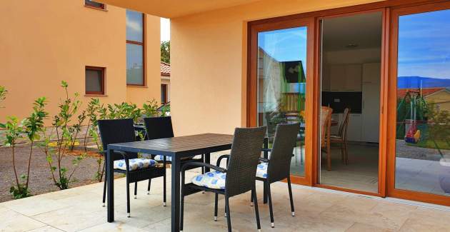 Apartment Rebeka 2 – 160 m from Sea, Balcony