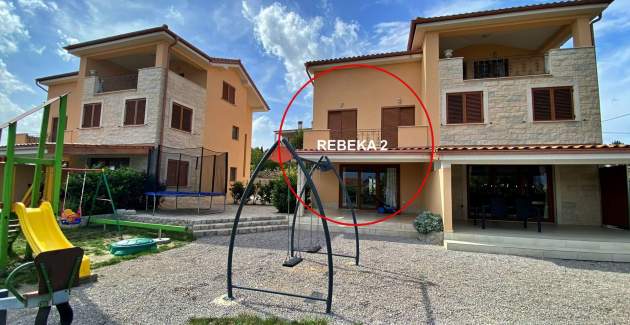 Apartment Rebeka 2 – 160 m from Sea, Balcony