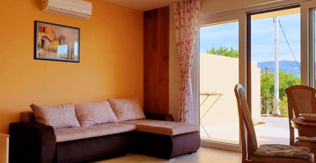 Apartment Rebeka 2 – 160 m from Sea, Balcony