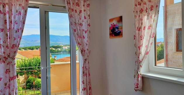 Apartment Rebeka 2 – 160 m from Sea, Balcony