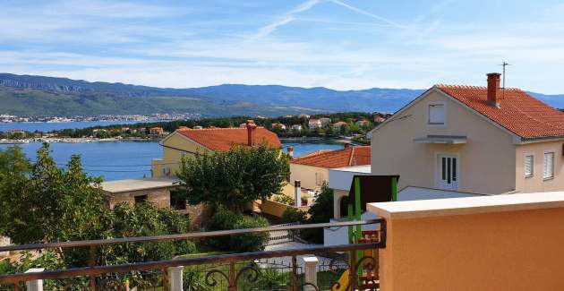 Apartment Rebeka 2 – 160 m from Sea, Balcony