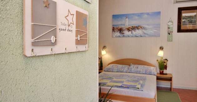 Studio Apartment Renata with Balcony