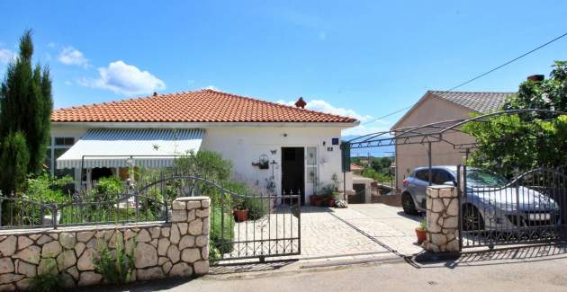 Studio Apartment Renata with Balcony