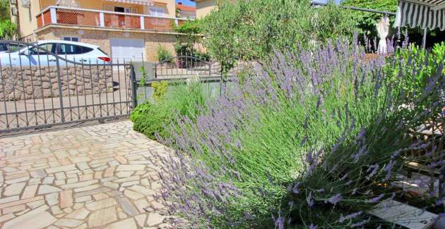 Apartment Renata with Terrace