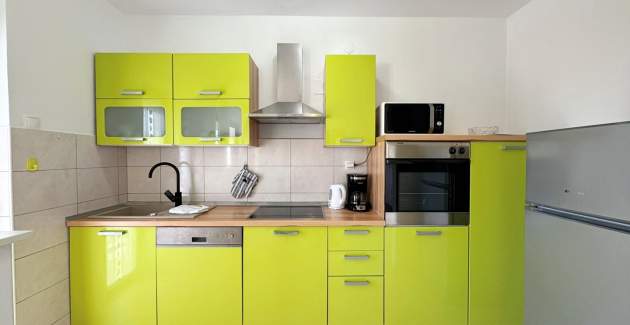 Apartment Rozi – Sea View and Balcony