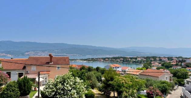 Apartment Rozi – Sea View and Balcony