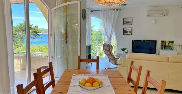 Apartment Savic M – 90 m from the Beach with Sea ​​View