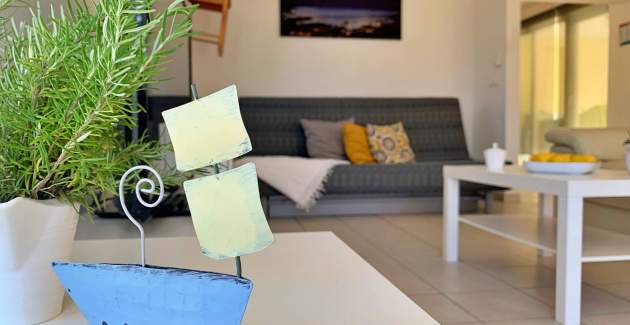 Apartment Savic M – 90 m from the Beach with Sea ​​View