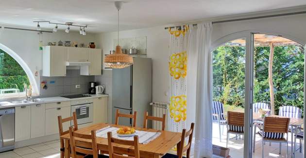 Apartment Savic M – 90 m from the Beach with Sea ​​View