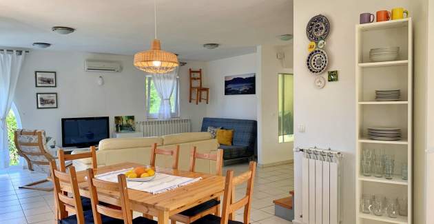 Apartment Savic M – 90 m from the Beach with Sea ​​View