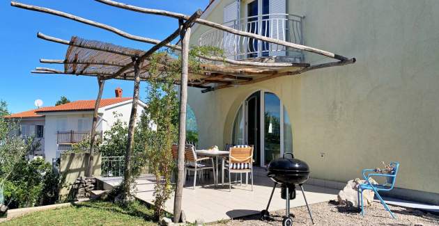 Apartment Savic M – 90 m from the Beach with Sea ​​View