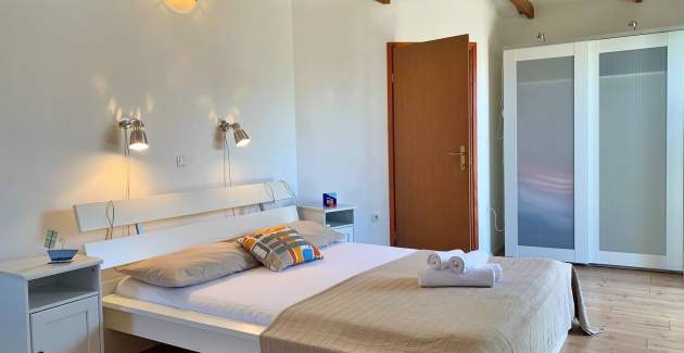 Apartment Savic M – 90 m from the Beach with Sea ​​View