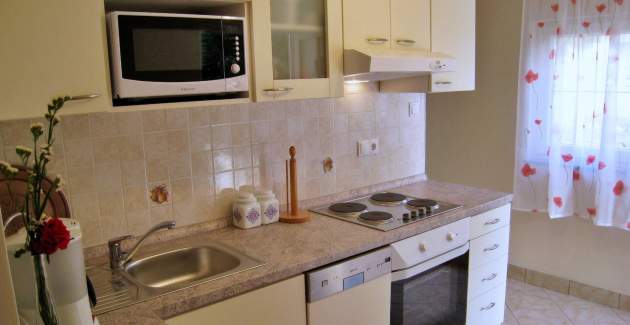 Apartment Nidisa A1 – 90 m from Sea