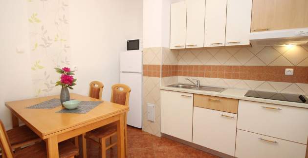 Apartman Brnic AQ P – s natkrivenom Terasom, 90 m od Plaže