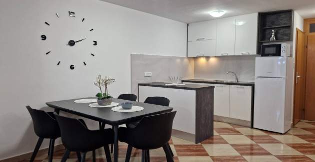 Apartman Brnic AQ 1 – s Balkonom, 90 m od Plaže