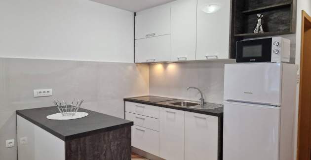 Apartman Brnic AQ 1 – s Balkonom, 90 m od Plaže