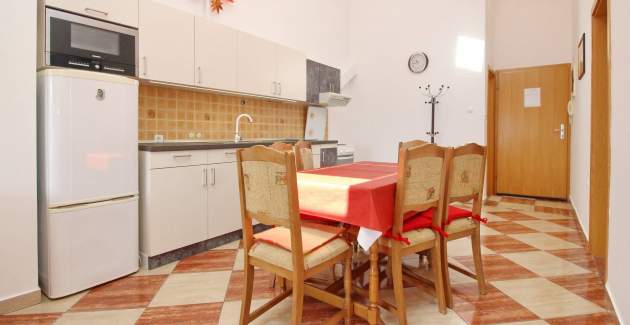 Apartment Dorcic AQ 1 - central Location, close to the Beach