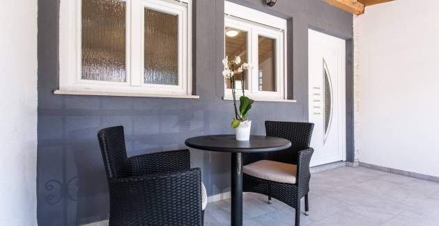 Studio-Apartment Berisha 1 Nr.6 – mit überdachter Terrasse