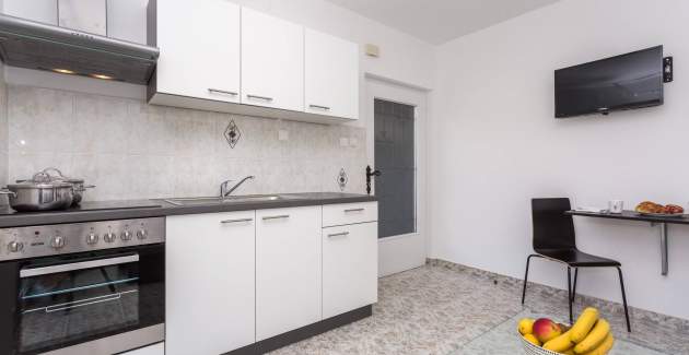 Apartment Berisha 2 No.1 - with Balcony