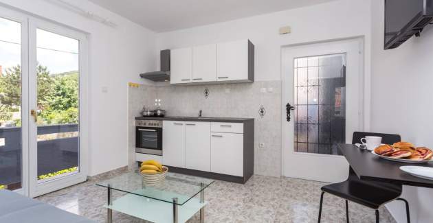 Apartment Berisha 2 No.1 - with Balcony