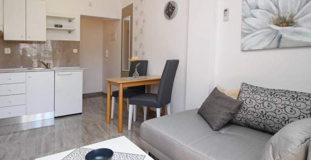 Charming Apartment Brnic No. 6 - with Balcony and Sea View