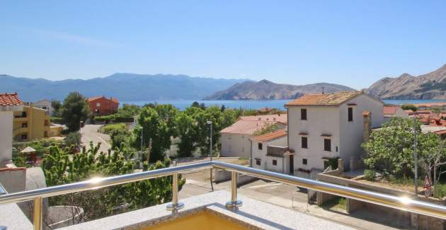 Charming Apartment Brnic No. 6 - with Balcony and Sea View