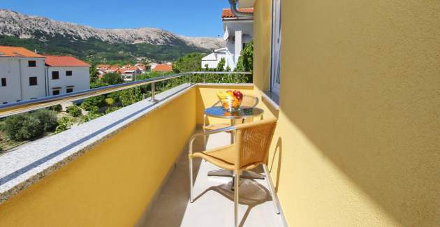 Charming Apartment Brnic No. 6 - with Balcony and Sea View