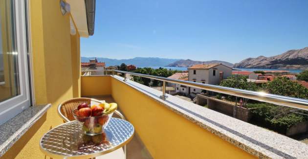 Charming Apartment Brnic No. 6 - with Balcony and Sea View