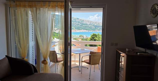 Apartment Brnic Nar. more - with Sea View, 350m from the Beach