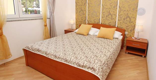 Apartment Brnic Nar. more - with Sea View, 350m from the Beach