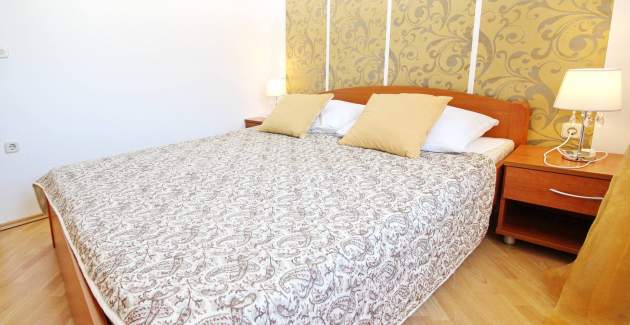 Apartment Brnic Nar. more - with Sea View, 350m from the Beach