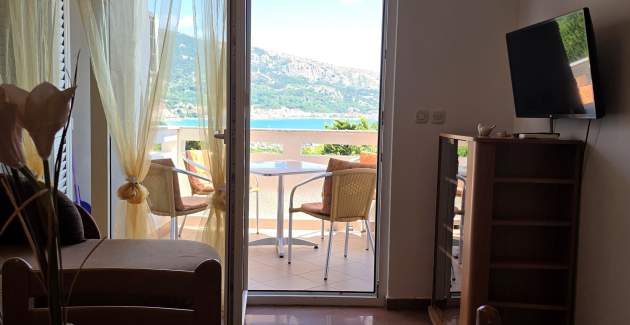 Apartment Brnic Nar. more - with Sea View, 350m from the Beach