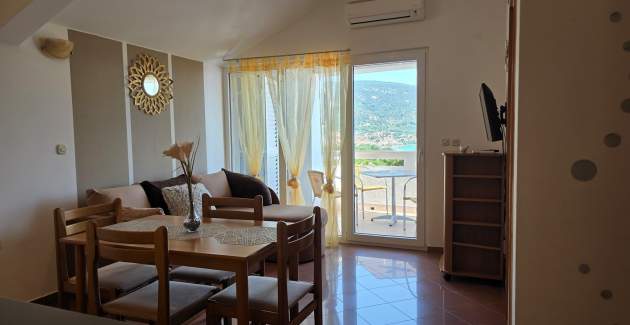 Apartment Brnic Nar. more - with Sea View, 350m from the Beach